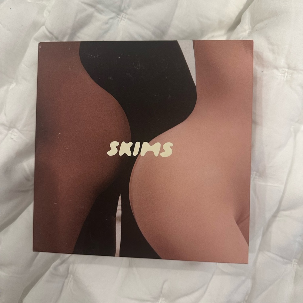 Skims Butt Enhancing Shorts (Black)